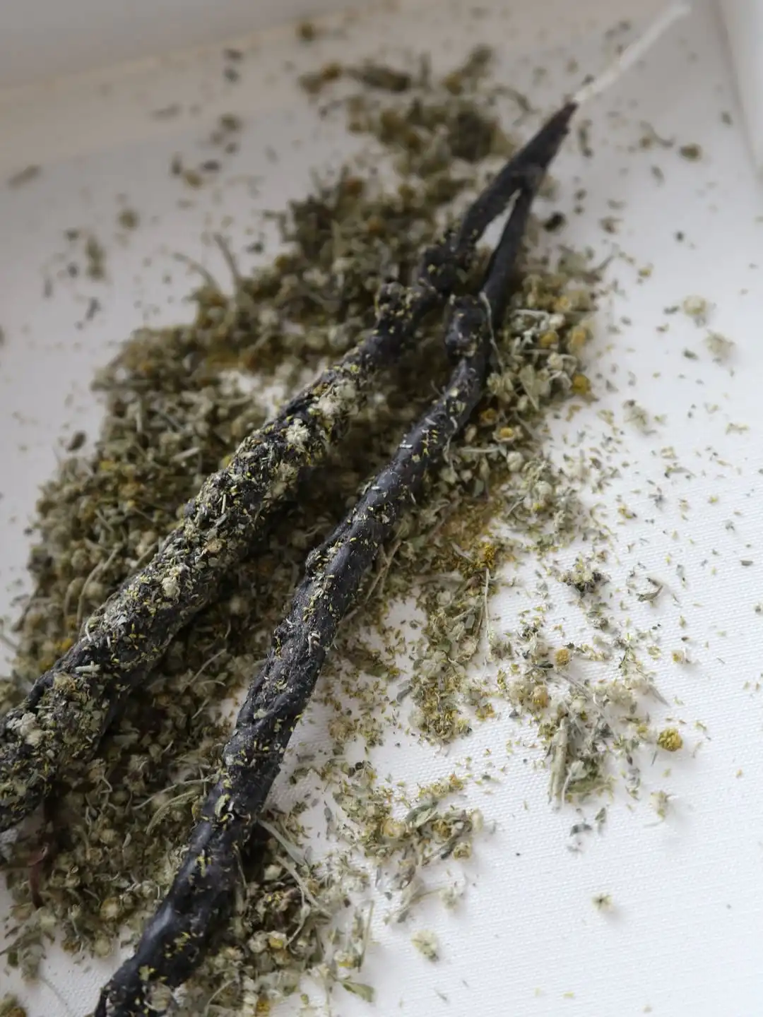 Tumšas attīrīšanas sveces ar kumelītēm